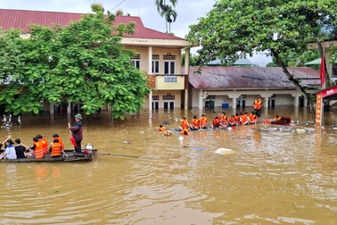 Trường ở Tuyên Quang tan hoang do lũ dữ, hơn 200 em nhỏ sơ tán, cần hỗ trợ