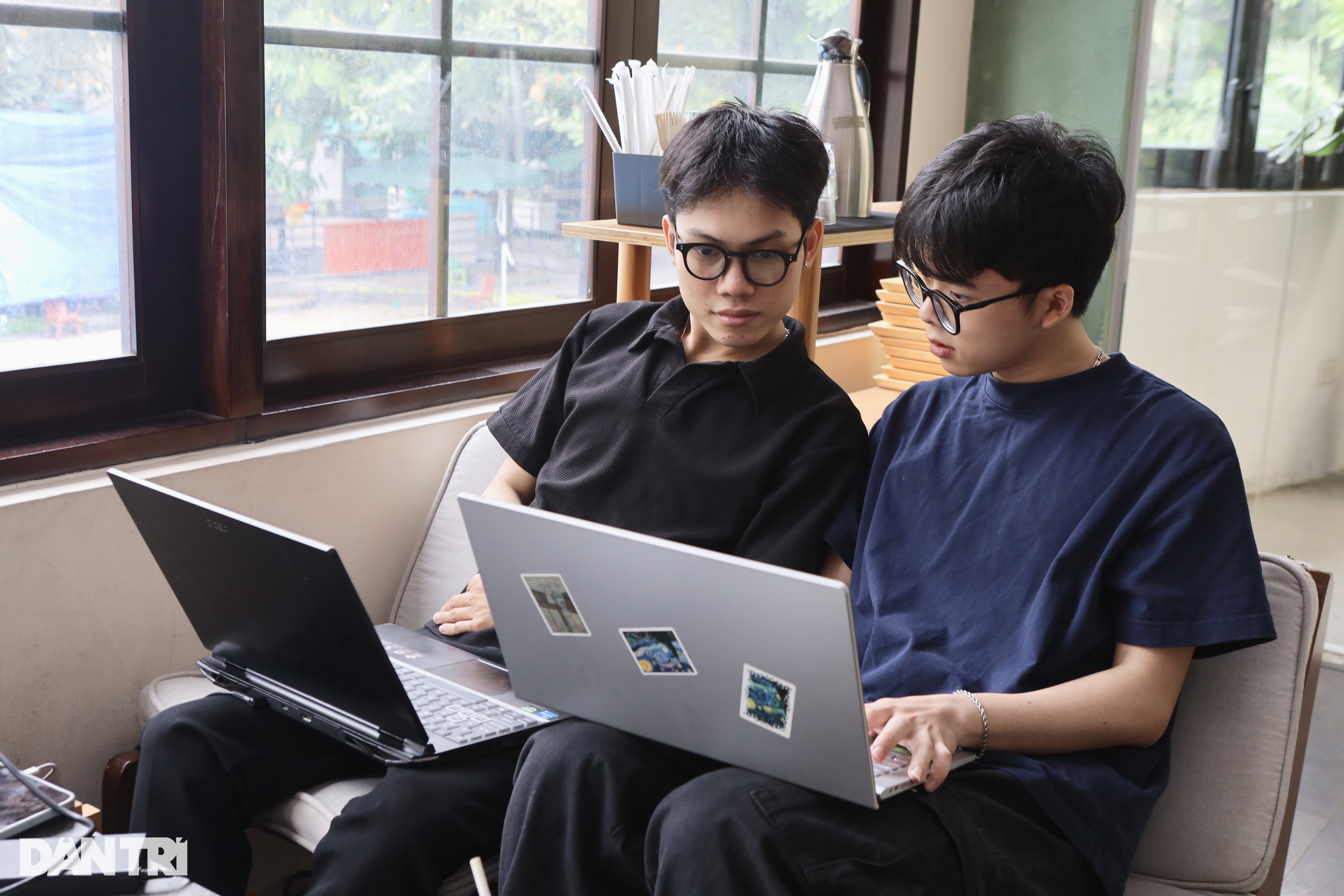 Young people manipulated by AI: From extended arms to crutches - 4 Những người trẻ bị AI thao túng: Từ cánh tay nối dài trở thành chiếc nạng - 4
