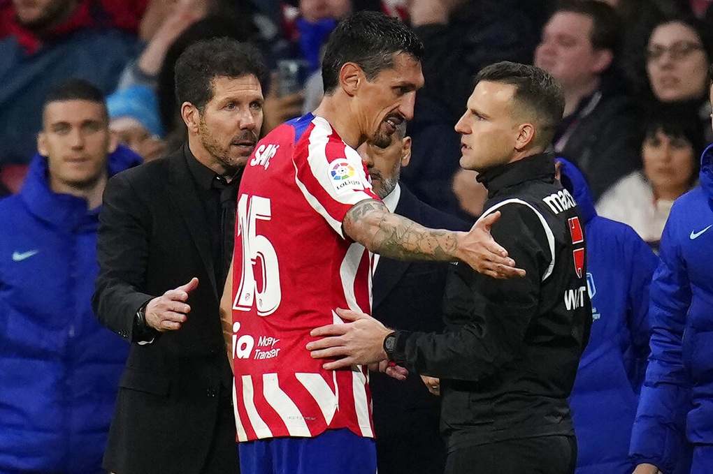 Đánh bại Atletico, Barcelona vững ngôi đầu bảng La Liga - 3 Đánh bại Atletico, Barcelona vững ngôi đầu bảng La Liga - 3