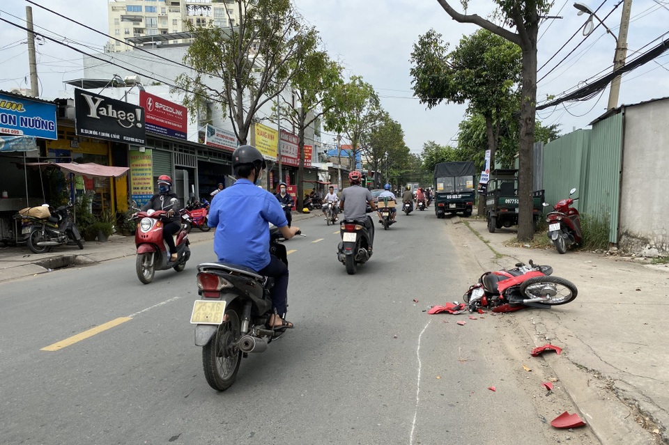 Trộm xe tải gây tai nạn liên hoàn trên đường phố Sài Gòn - 2 Trộm xe tải gây tai nạn liên hoàn trên đường phố Sài Gòn - 2