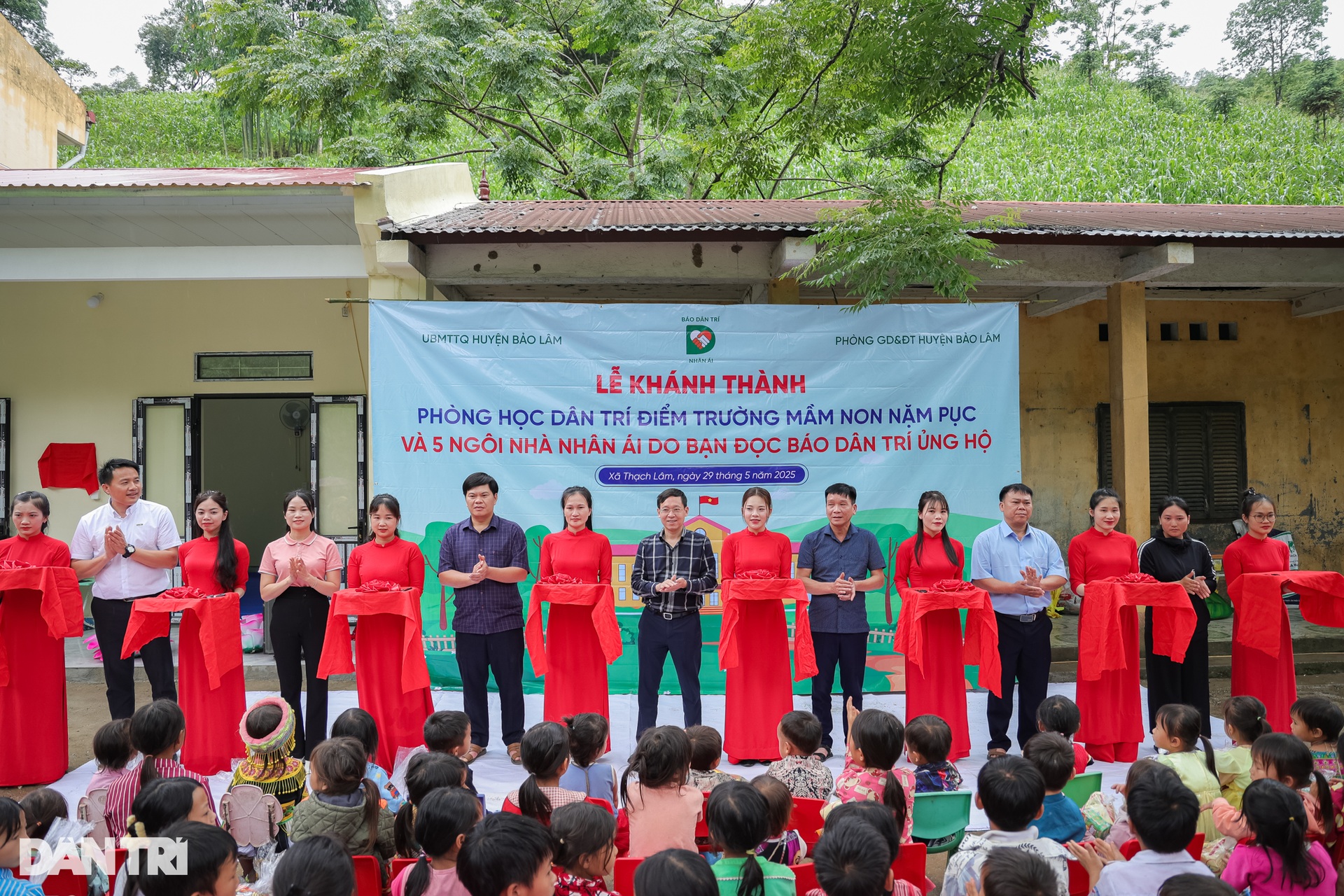 Khánh thành phòng học Dân trí Nặm Pục và 5 ngôi nhà Nhân ái tại Cao Bằng - 9 Khánh thành phòng học Dân trí Nặm Pục và 5 ngôi nhà Nhân ái tại Cao Bằng - 9