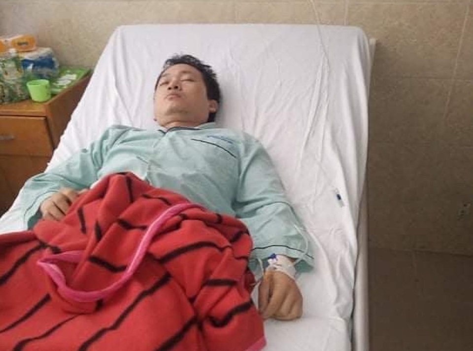 Tan ca đêm về, đôi vợ chồng bị nhóm ninja chặn xe đâm trọng thương - 2 Tan ca đêm về, đôi vợ chồng bị nhóm ninja chặn xe đâm trọng thương - 2