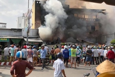 4 căn nhà bị thiêu rụi ngày giáp Tết, 1 người tử vong