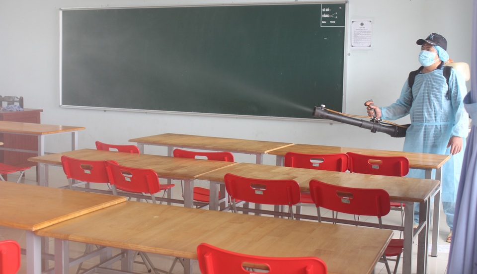 Phú Yên: Các trường THPT vệ sinh, sát khuẩn… đón học sinh trở lại ngày 2/3 - 4 Phú Yên: Các trường THPT vệ sinh, sát khuẩn… đón học sinh trở lại ngày 2/3 - 4
