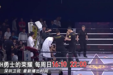 Võ sĩ Trung Quốc lên gối khiến đối thủ bất tỉnh