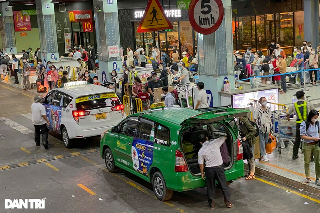 Xe có niên hạn từ 12 năm trở lên không được kinh doanh taxi từ ngày 1/9 - 1 Xe có niên hạn từ 12 năm trở lên không được kinh doanh taxi từ ngày 1/9 - 1