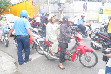 Đà Nẵng: Giao thông hỗn loạn vì rào đường xây hầm chui