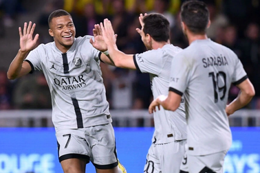 Messi kiến tạo đẳng cấp cho Mbappe ghi bàn, PSG thắng đậm Nantes