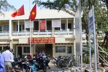 Đốt xe trong sân UBND thị trấn để phản đối xử phạt giao thông