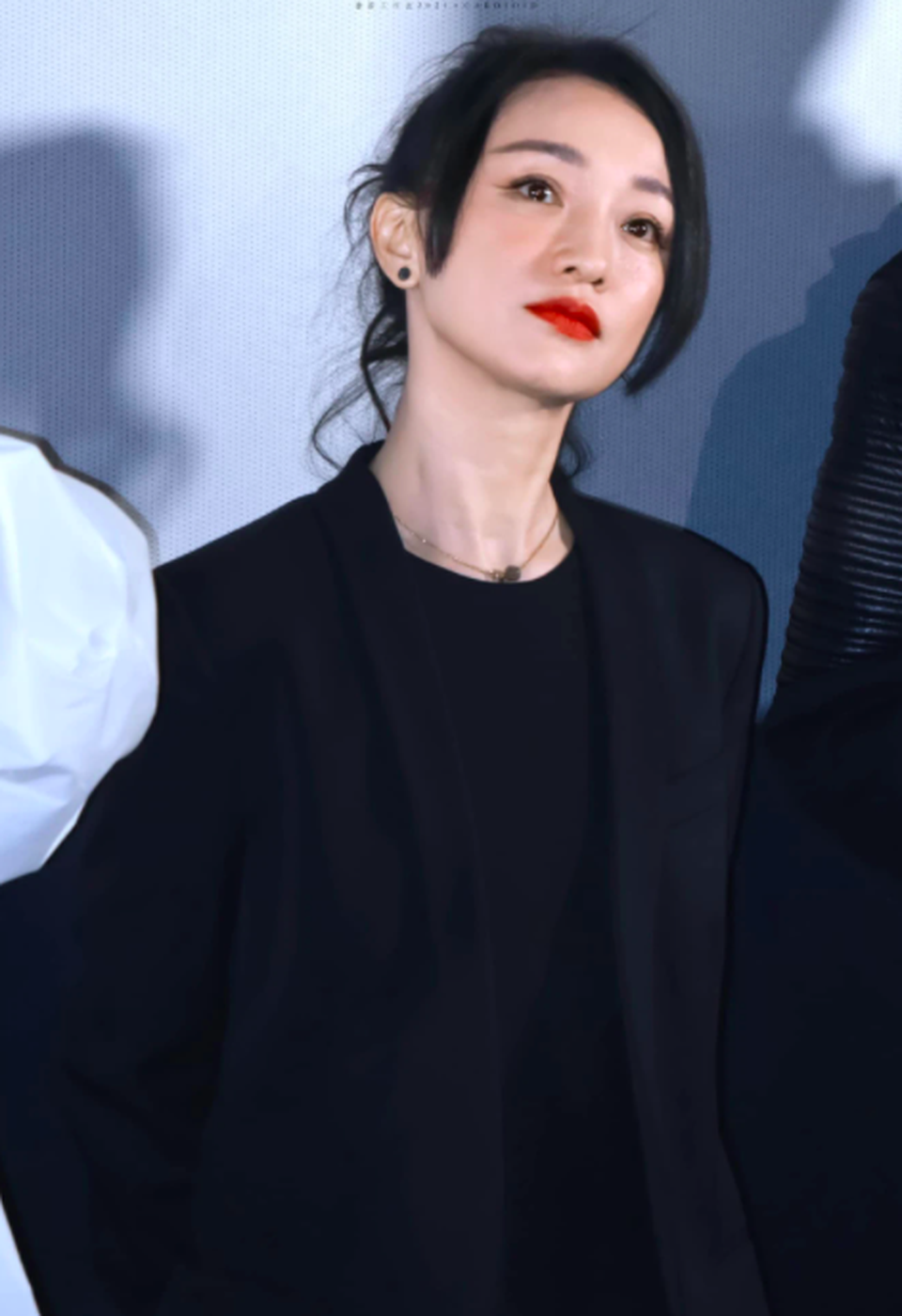 Hậu ly hôn, Châu Tấn đẹp rạng ngời và quyến rũ ở tuổi 47 - 4