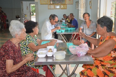 Nhà dưỡng lão xứ biển lo miếng ăn, giấc ngủ đến áo quan giúp người khốn khó