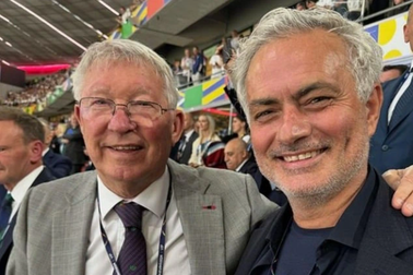 Sir Alex Ferguson và Mourinho tay bắt mặt mừng, cười nói rôm rả ở Euro 2024