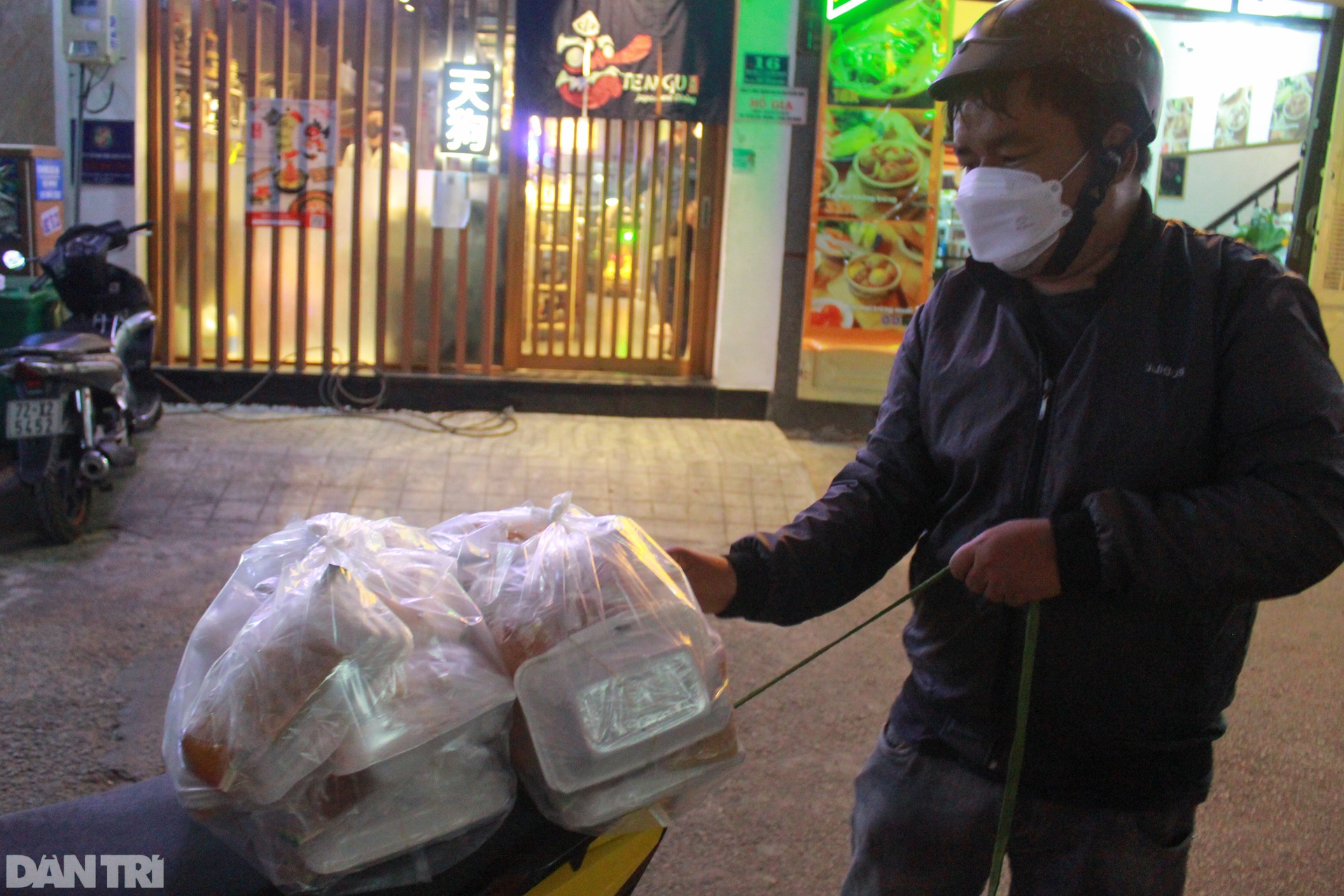 Mang hơi ấm tới người vô gia cư trong đêm Giáng sinh - 3 Mang hơi ấm tới người vô gia cư trong đêm Giáng sinh - 3