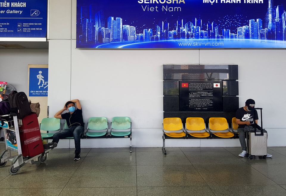 Sân bay Tân Sơn Nhất vắng ngắt sau lệnh dừng nhập cảnh - 4 Sân bay Tân Sơn Nhất vắng ngắt sau lệnh dừng nhập cảnh - 4