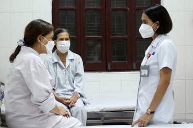 Mỗi ngày ngủ được 3 tiếng, người phụ nữ sợ không dám ngủ cùng chồng