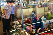 Tạm đình chỉ Bí thư, Chủ tịch phường vì để dịch lây lan ngoài cộng đồng