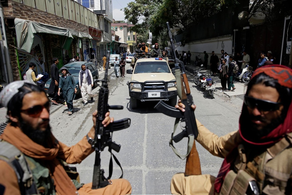 Con đường sinh tử dẫn đến sân bay Kabul: Mỹ siết trong, Taliban chặn ngoài - 1 Con đường sinh tử dẫn đến sân bay Kabul: Mỹ siết trong, Taliban chặn ngoài - 1