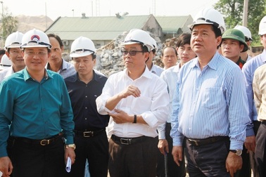 Bộ trưởng Đinh La Thăng: "Thi công hầm kiểu gì thế?”