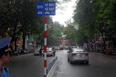 Hà Nội dỡ dải phân cách cứng hàng loạt tuyến phố