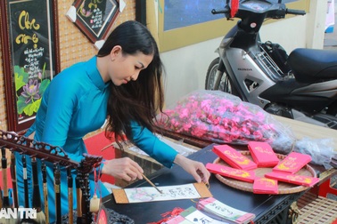 Phố ông đồ lớn nhất TPHCM trước giờ khai mạc