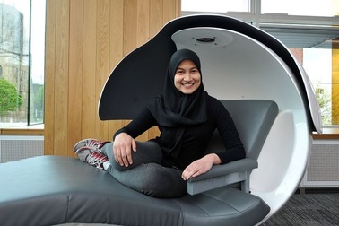 Anh: “Giường tổ kén” cho sinh viên ngủ trưa