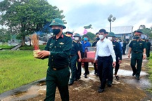 Truy điệu và an táng 2 liệt sĩ vô danh vừa được quy tập tại Quảng Bình