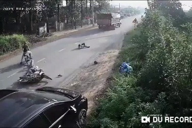 Suýt gây tai nạn chết người vì mở cửa xe bất cẩn