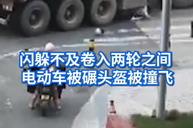 Trung Quốc: Cô gái bị cuốn vào gầm xe tải nhưng vẫn thoát chết kỳ diệu