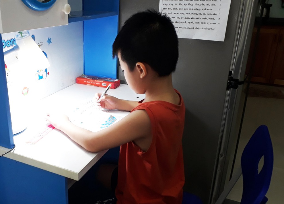 Phụ huynh Đà Nẵng loay hoay không biết cho con học trực tuyến ra sao? - 2 Phụ huynh Đà Nẵng loay hoay không biết cho con học trực tuyến ra sao? - 2
