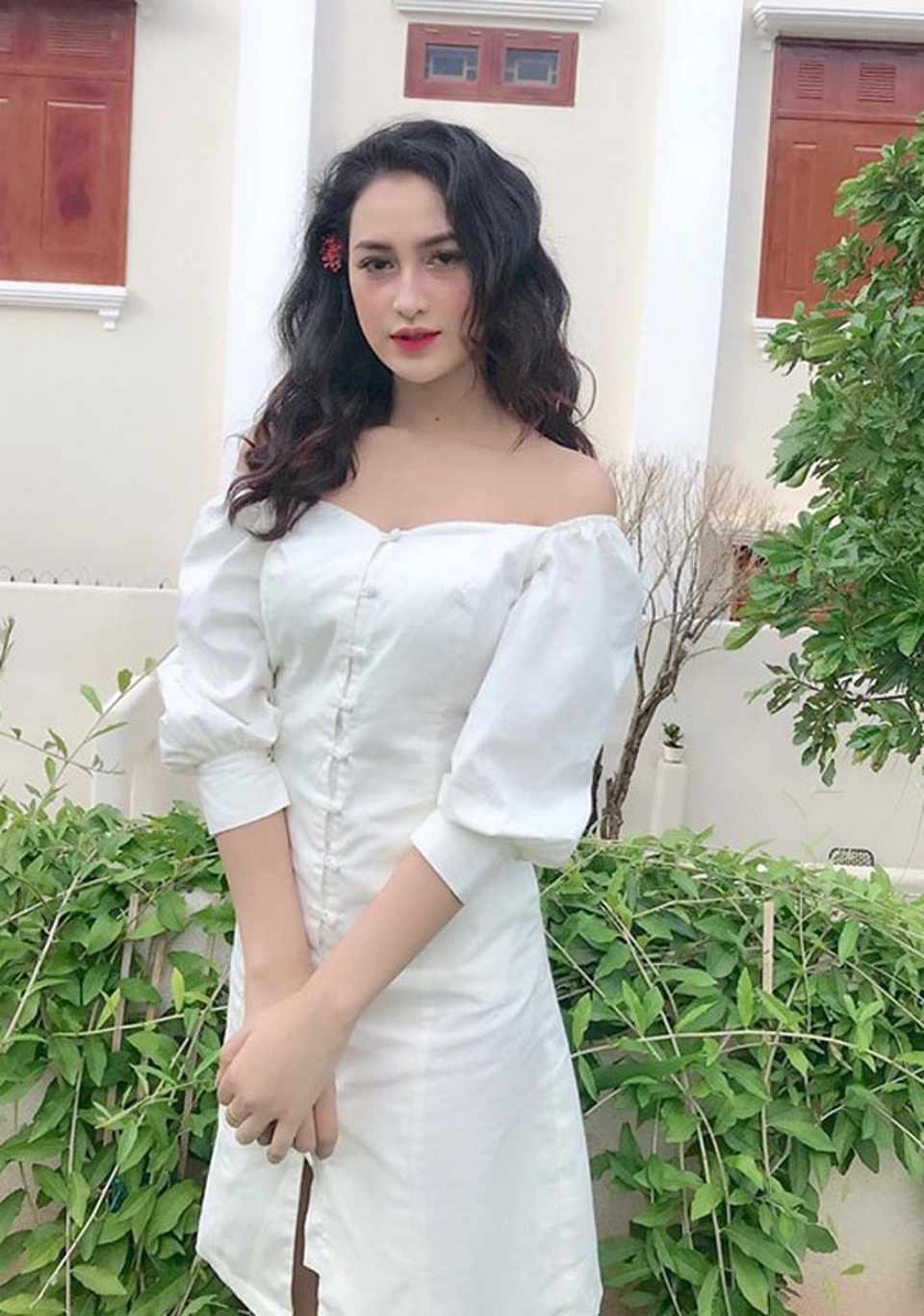 Cô gái dân tộc Ê đê xinh nức tiếng, thường bị nhầm là con lai Tây, mặc gì cũng đẹp - 8 Cô gái dân tộc Ê đê xinh nức tiếng, thường bị nhầm là con lai Tây, mặc gì cũng đẹp - 8