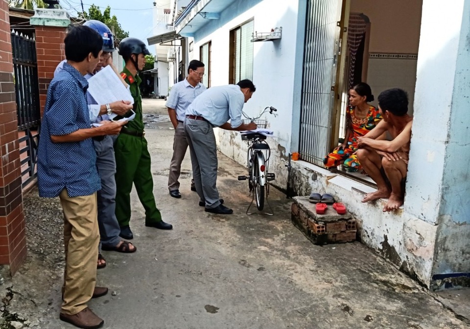 Cán bộ huyện đảo Phú Quốc “đi từng ngõ, gõ từng nhà” tìm lao động tự do - 3 Cán bộ huyện đảo Phú Quốc “đi từng ngõ, gõ từng nhà” tìm lao động tự do - 3