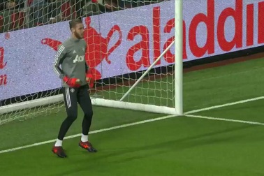 Các cầu thủ MU khởi động trước trận tiếp đón Newcastle