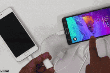 Mẹo biến smartphone thành "sạc dự phòng" khẩn cấp