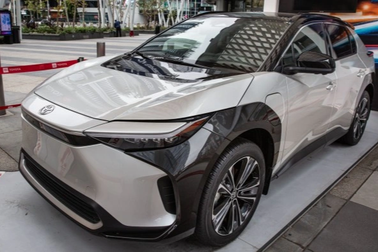 Toyota chuẩn bị ra xe điện dùng pin thể rắn, chạy 1.200km/lần sạc