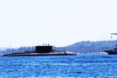 Tàu ngầm Kilo Khánh Hòa vào quân cảng Cam Ranh an toàn