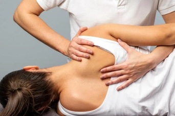 Giảm đau xương khớp không dùng thuốc bằng phương pháp nắn chỉnh khớp