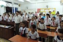 Lễ khai giảng vào... ban đêm