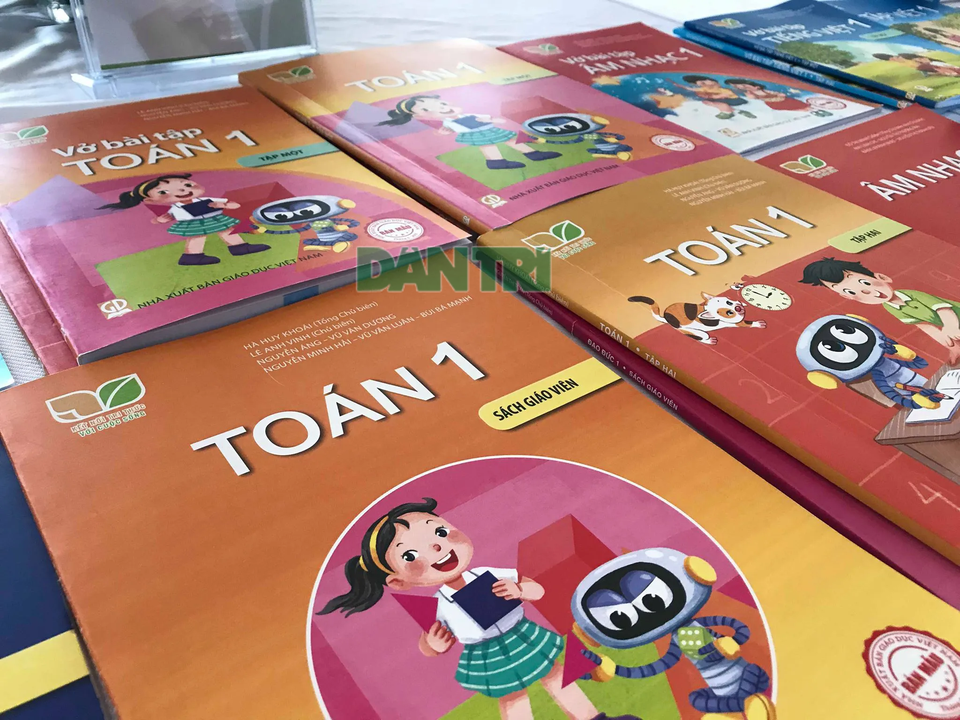 Có nhà xuất bản chi lương cho giám đốc sở thì làm sao chọn SGK khách quan? - 2 Có nhà xuất bản chi lương cho giám đốc sở thì làm sao chọn SGK khách quan? - 2