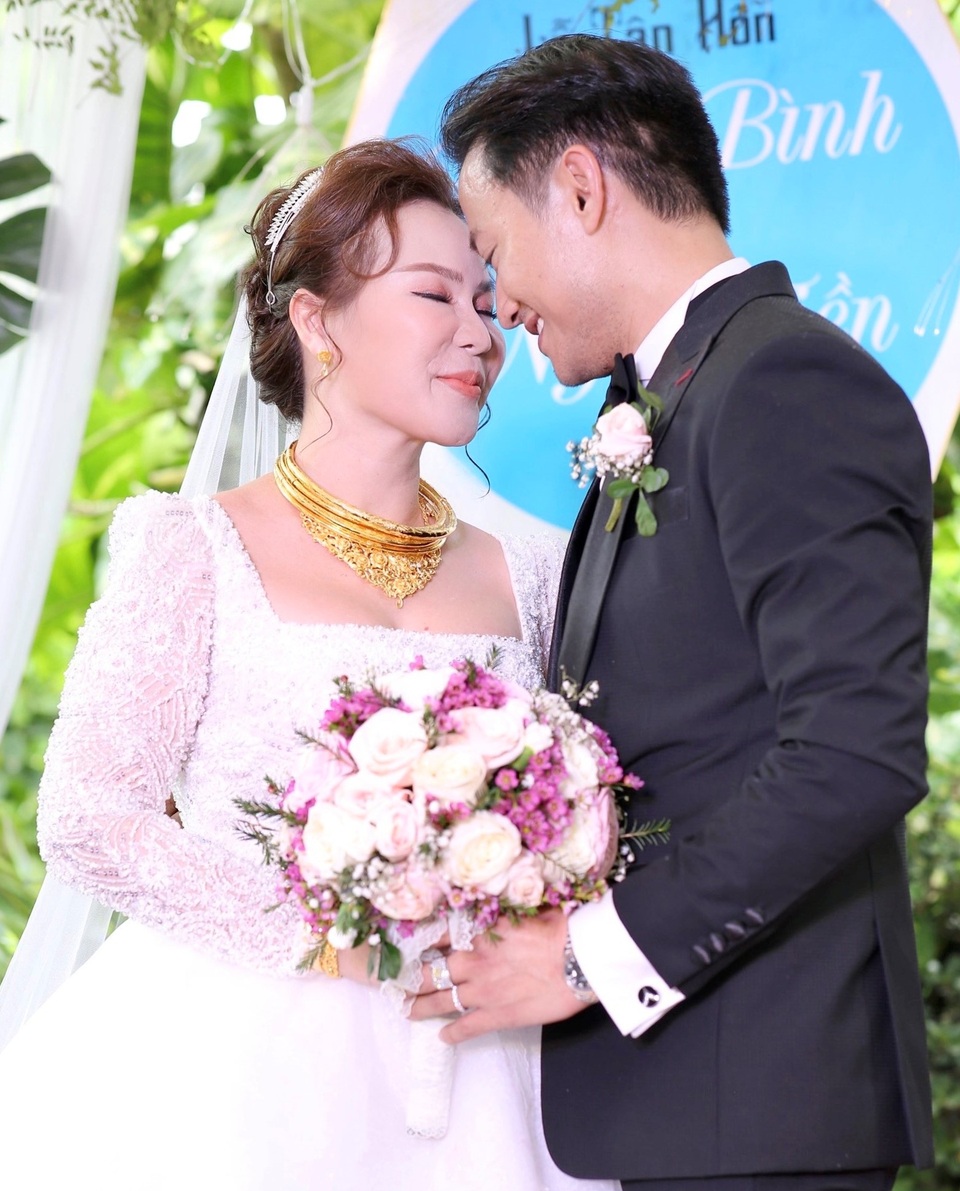 Quý Bình: Vợ tôi có những thứ mà các cô gái hiện đại bây giờ không có - 4 Quý Bình: Vợ tôi có những thứ mà các cô gái hiện đại bây giờ không có - 4