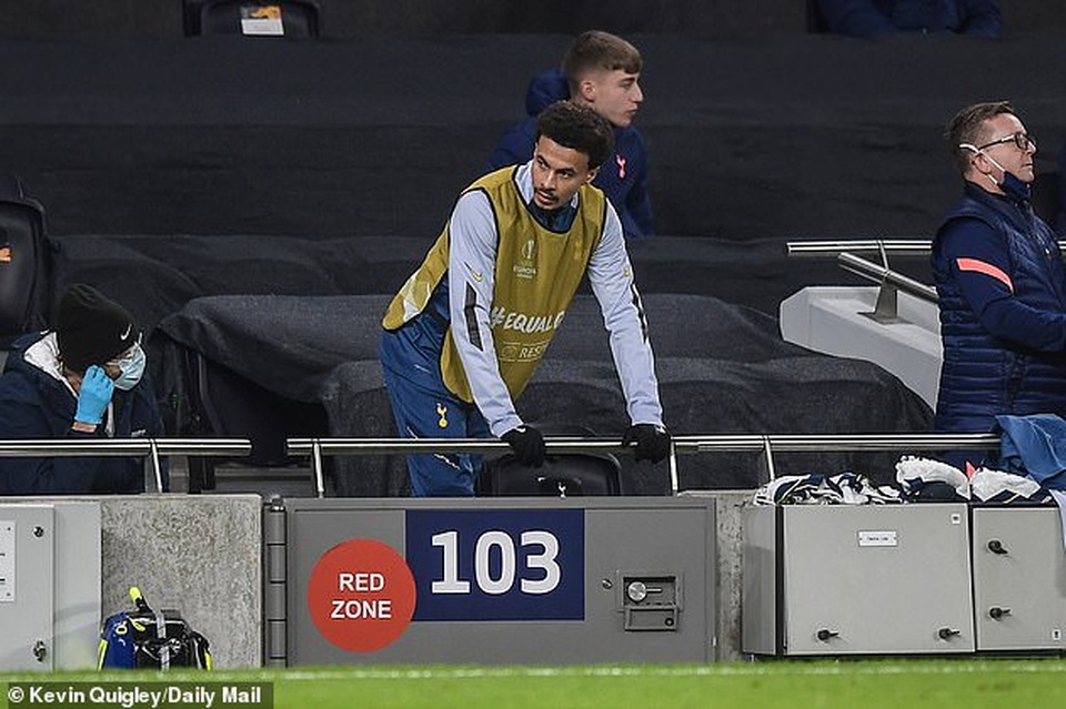 Ngôi sao Tottenham đùng đùng nổi giận, HLV Mourinho phản ứng sao? - 2 Ngôi sao Tottenham đùng đùng nổi giận, HLV Mourinho phản ứng sao? - 2