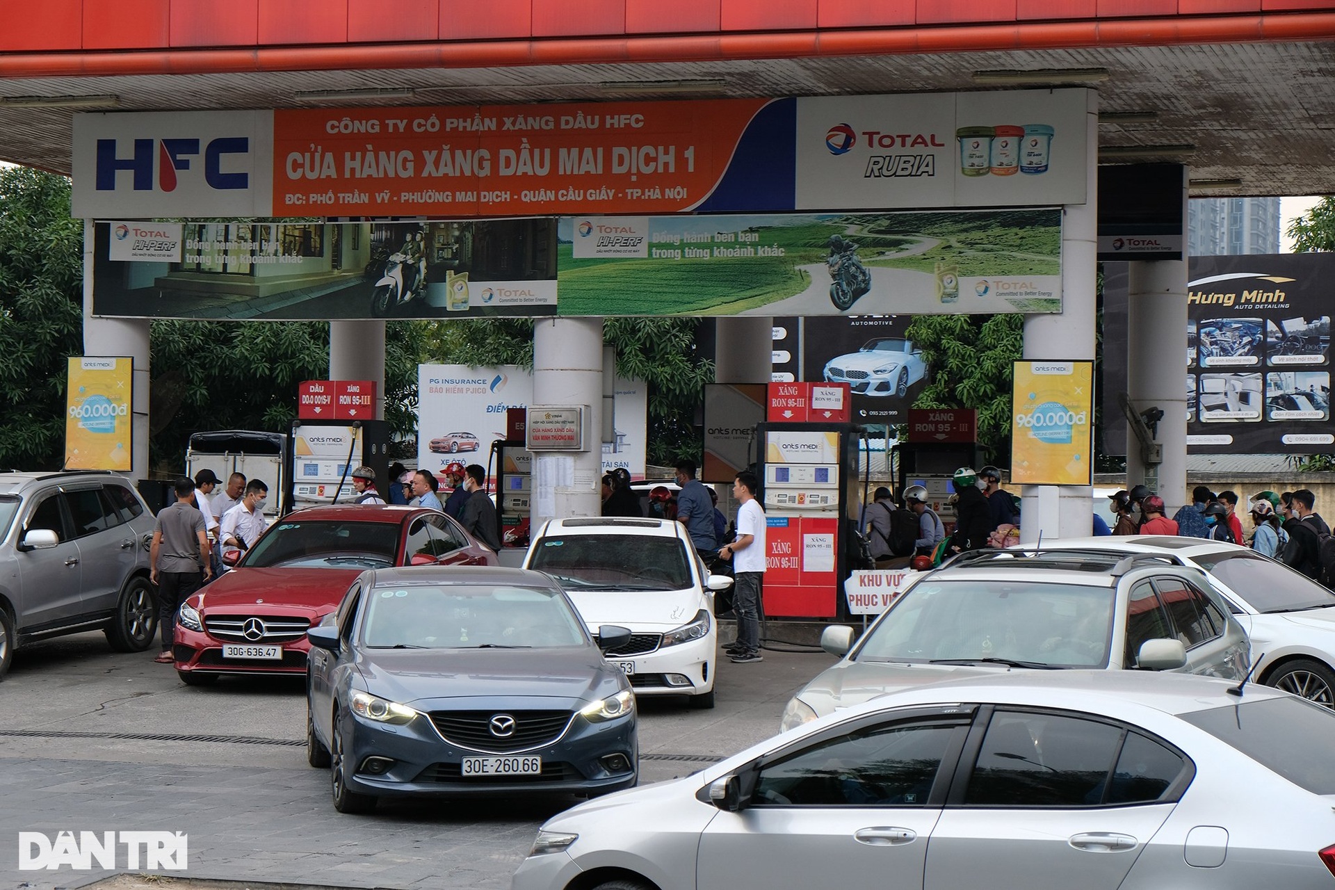 Mặc kệ giá xăng tăng, nhiều cây xăng ở Hà Nội vẫn đóng cửa im lìm - 12 Mặc kệ giá xăng tăng, nhiều cây xăng ở Hà Nội vẫn đóng cửa im lìm - 12