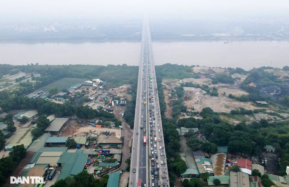 Tai nạn và ùn tắc xảy ra như “cơm bữa” trên cây cầu huyết mạch Thanh Trì - 1 Tai nạn và ùn tắc xảy ra như “cơm bữa” trên cây cầu huyết mạch Thanh Trì - 1