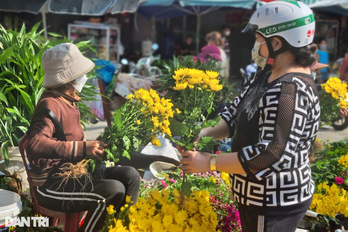 Người Đà Nẵng nhộn nhịp sắm đồ cúng tiễn ông Táo về trời - 5 Người Đà Nẵng nhộn nhịp sắm đồ cúng tiễn ông Táo về trời - 5