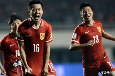 Báo Trung Quốc: "Bóng đá Việt Nam lớn mạnh, có quyền chế giễu"