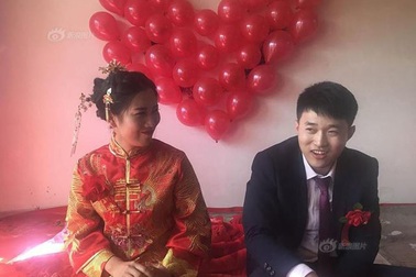 Chú rể dùng 520 cây kẹo đi đón dâu, cưới vợ không mất một đồng sính lễ