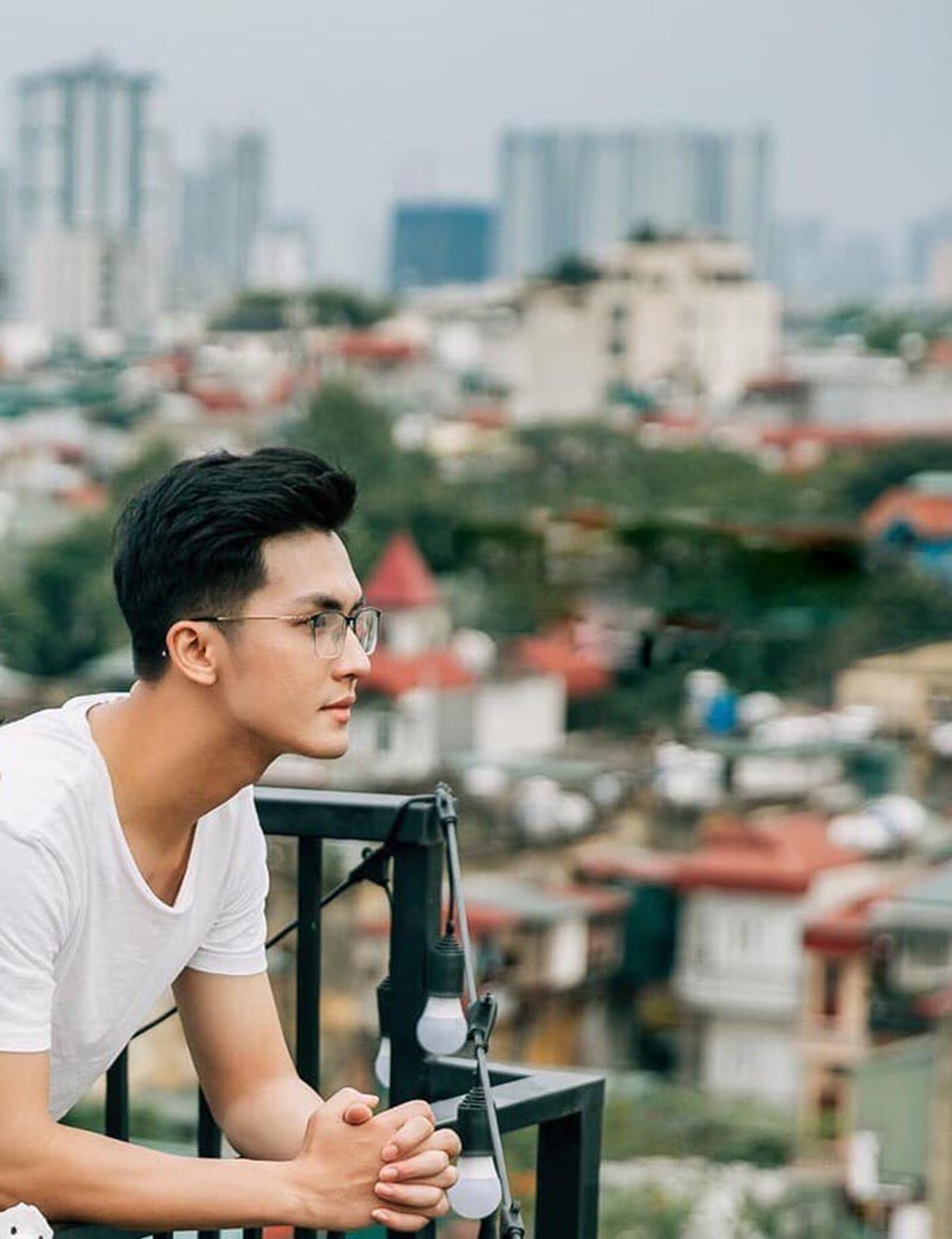 Bị áp lực và thị phi bủa vây, “thầy giáo soái ca” dừng livestream giảng bài - 8 Bị áp lực và thị phi bủa vây, “thầy giáo soái ca” dừng livestream giảng bài - 8