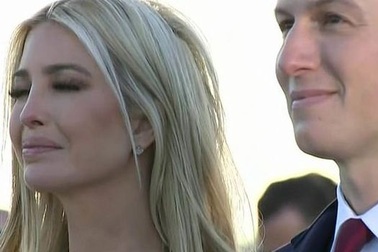 Con gái Ivanka khóc khi cha mãn nhiệm