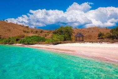 Những bãi biển cát hồng lãng mạn nhất hành tinh