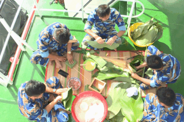 Cảnh đón xuân vui Tết nơi "đầu sóng ngọn gió" của Cảnh sát biển Việt Nam