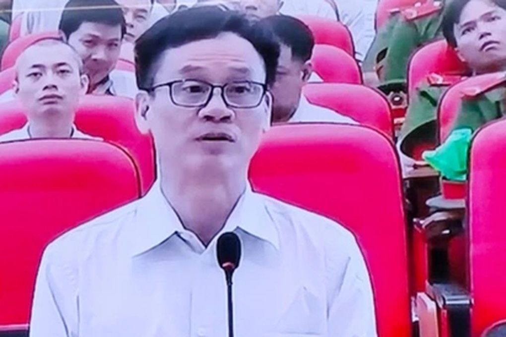 Cựu Cục trưởng Cục Đăng kiểm Việt Nam khóc nghẹn khi nói lời sau cùng - 1 Cựu Cục trưởng Cục Đăng kiểm Việt Nam khóc nghẹn khi nói lời sau cùng - 1